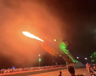 【ダナンの夜】ドラゴンブリッジのファイヤーショー完全ガイド！混雑回避のコツとベスト鑑賞スポット