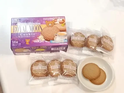 ロイヤルミルクティーの香りが贅沢！森永「ロイヤルムーン」を食べてみた【冬限定】