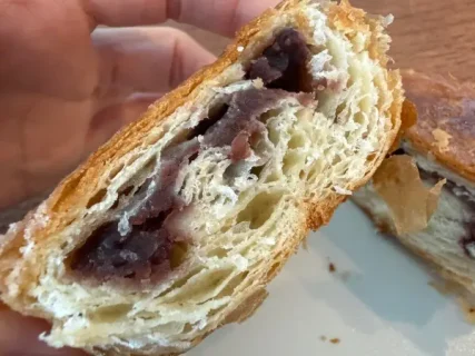 【セブン】あんクイニー実食レビュー｜カリじゅわ×あずき餡の相性は？