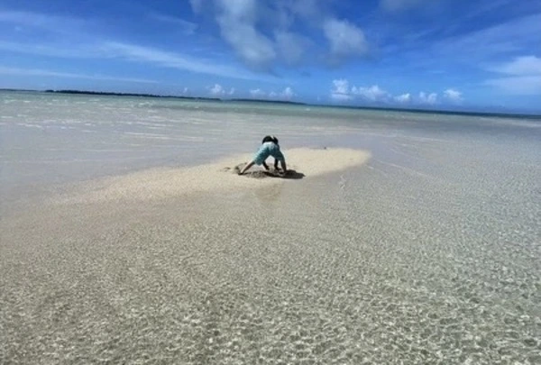 宮古島に浮かぶ幻の浜「ユニの浜」独占状態!カヌーツアーのリアルをレビュー
