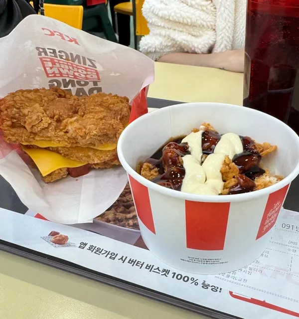 【韓国限定】ケンタッキーにご飯!噂の「チキンライスボウル」と禁断のバーガーを実食レビュー