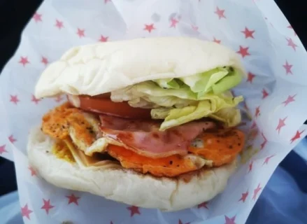 【実食レポ】佐世保バーガー「Kaya」のスペシャルバーガーは噂通りの旨さ？行列の理由を徹底解説