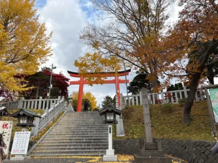 SNSで話題!函館・湯倉神社の見どころをレビュー!紅葉と”イカすおみくじ”が魅力のパワースポット