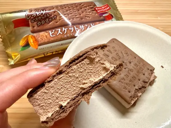 ふわっとカカオ香る“しっとりクッキー”にうっとり。ビスケットサンド〈エクアドルカカオ〉はリピ確でした