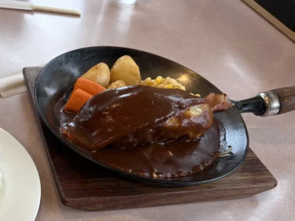 道南グルメ旅の目的地！「レストラン ケルン」肉汁あふれるハンバーグに感動