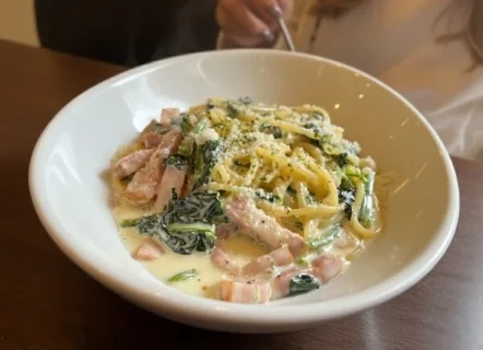 パスタ好き必見！笠岡駅近「セコンディ・カフェ」で味わう30種の本格パスタ体験記