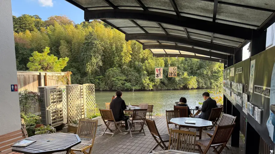 小泉八雲記念館の目の前!隠れ家カフェ「塩見茶屋」でお土産探し。ハーンの愛した羊羹とテラス席が魅力