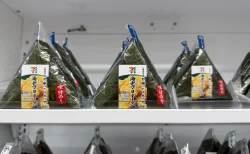 セブンの『海老マヨ×味付海苔おにぎり』を実食レビュー｜濃厚マヨと味付け海苔が相性抜群でリピしてます