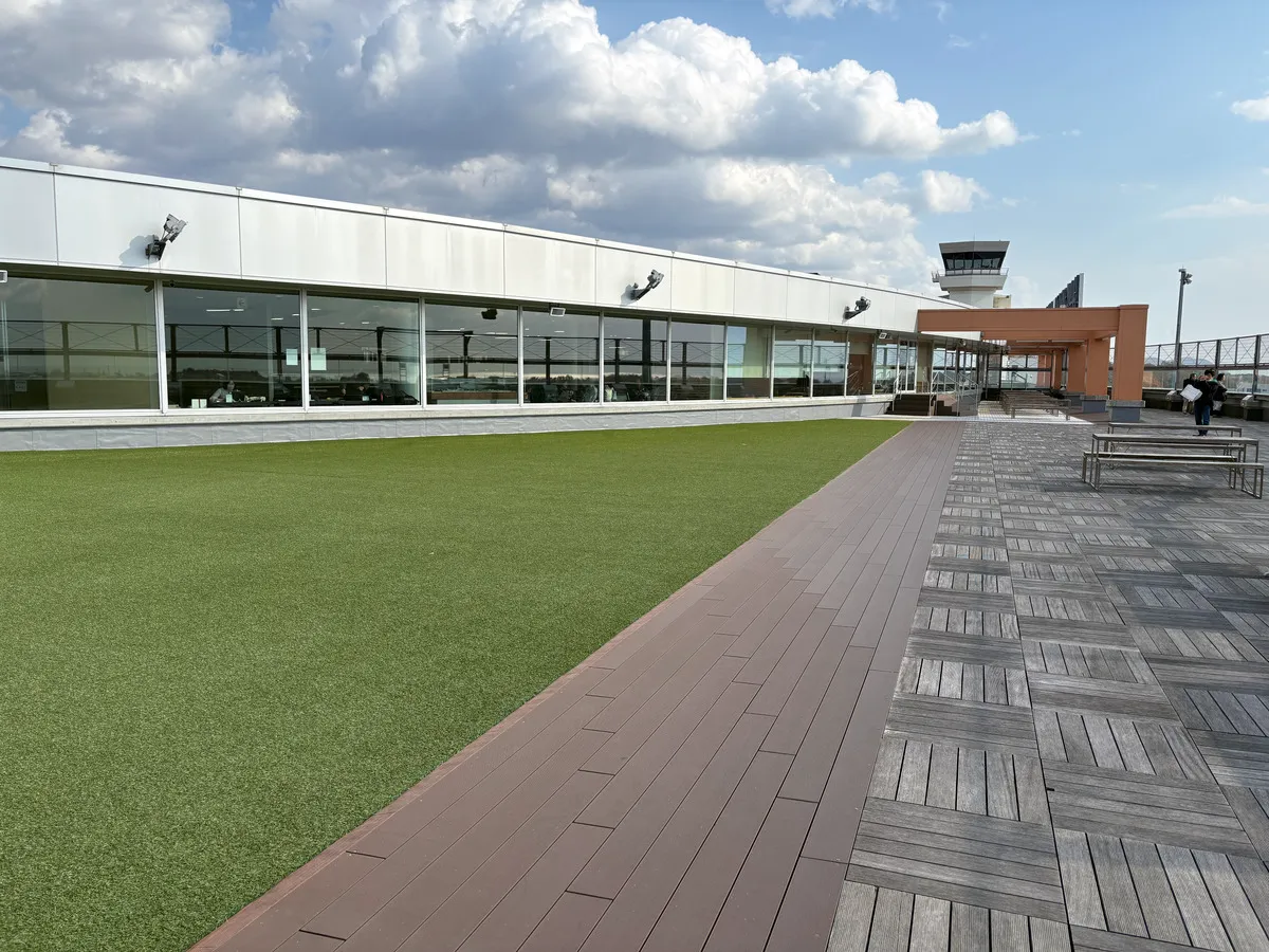 【2026年最新】函館空港は飛行機に乗らなくても楽しい!新フードコートと展望デッキの魅力を徹底レポート
