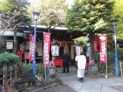 【上野公園】インスタ映え間違いなし！赤い鳥居が導く縁結びのパワースポット「花園稲荷神社」散策レポ