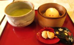 明月院散策後の隠れ家カフェ『茶寮 風花』熱々うさぎ饅頭と本格抹茶で和のひととき