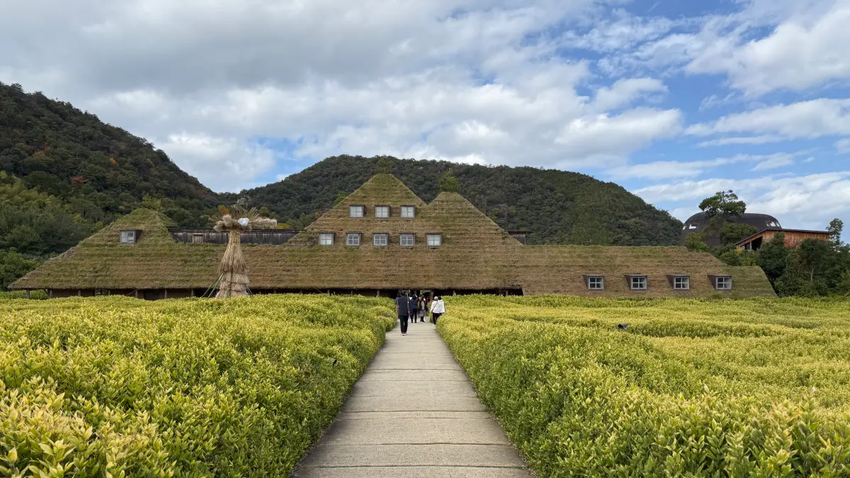 【ラコリーナ近江八幡】の駐車場からグルメまで現地レポ!クラブハリエとたねやの聖地で入場無料のジブリ空間を1時間半で巡る