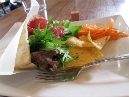 【実食レポ】北鎌倉の隠れ家『狸穴Cafe』ピタパンサンドを食べてみた！