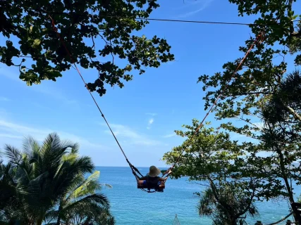 プーケットの新定番「ロックビーチスイング」のアクセスと料金を徹底解説！バリ島風ブランコ体験記