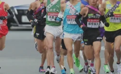 「青学強すぎる…！」1区16位からの大逆転で史上初2度目の箱根駅伝3連覇達成　なぜここまで強いのか