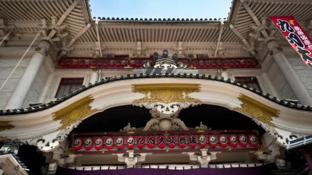 中村鶴松の輝かしい歌舞伎経歴　父はサラリーマン・母は共働き家族。 一般家庭出身の部屋子で初代舞鶴襲名予定の才色兼備