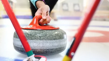 吉村紗也香選手のカーリング経歴とプロフィールとは　”美人すぎる司令塔”が神ショット連発でスイス撃破！その美貌も話題に