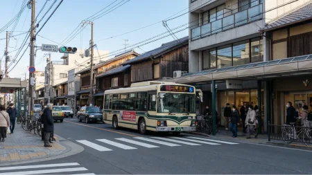 「バスに乗れない」京都市民の怒りが動かした!全国初の市バス”二重価格”が現実に なぜ実現したのか、背景を深掘りする