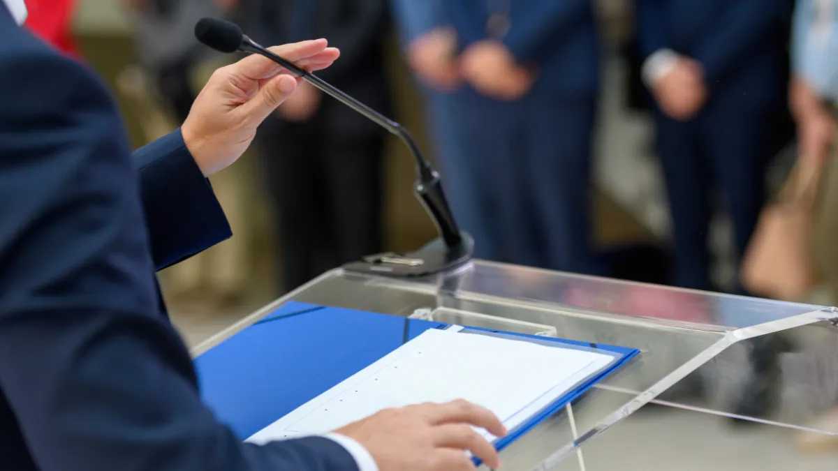 小川淳也氏が中道代表に就任 東大→自治省→5つの政党を経た政党遍歴&経歴とは