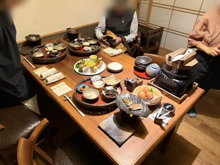 朝食テーブル全景