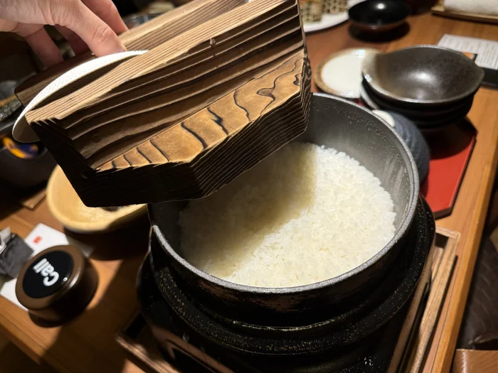 釜炊きご飯の蓋を開ける瞬間