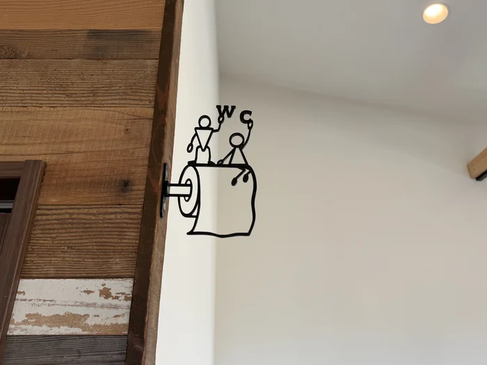 アイアン製のトイレサイン