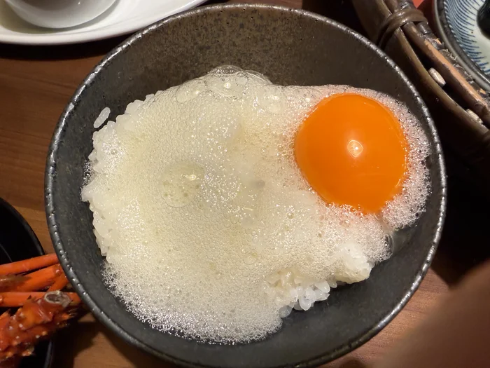 卵白ふわふわご飯に黄身のせ