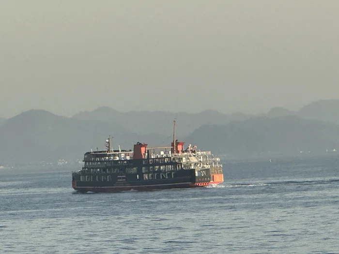 画像 すれ違う東京湾フェリー