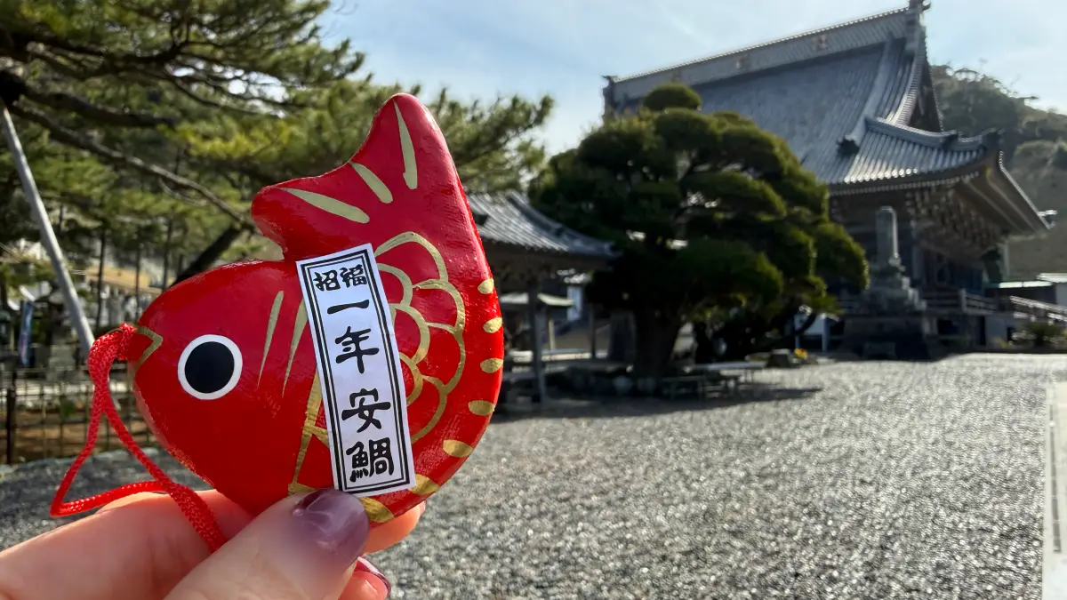 日蓮聖人誕生の聖地！鴨川「誕生寺」で国内最大級の仁王門と海のパワーを浴びつつ、鯛みくじで運気アップの参拝レポ