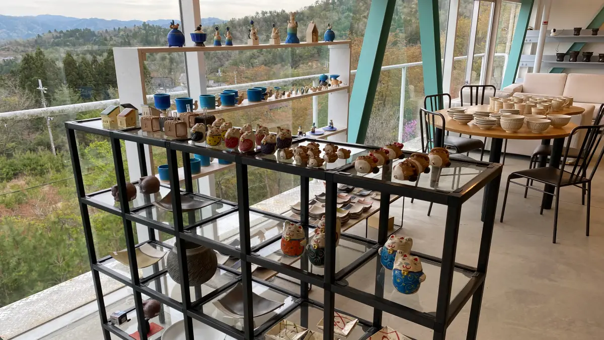 信楽焼を買うなら”藤陶”がすごかった！手頃な器も作家ものも揃う、山の中の絶景ショールーム体験レビュー