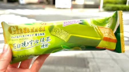 セブン限定「ガーナ チョコ&クッキーサンド 香る抹茶」実食レビュー!宇治抹茶の風味としっとり食感の両立で2度おいしかった話。