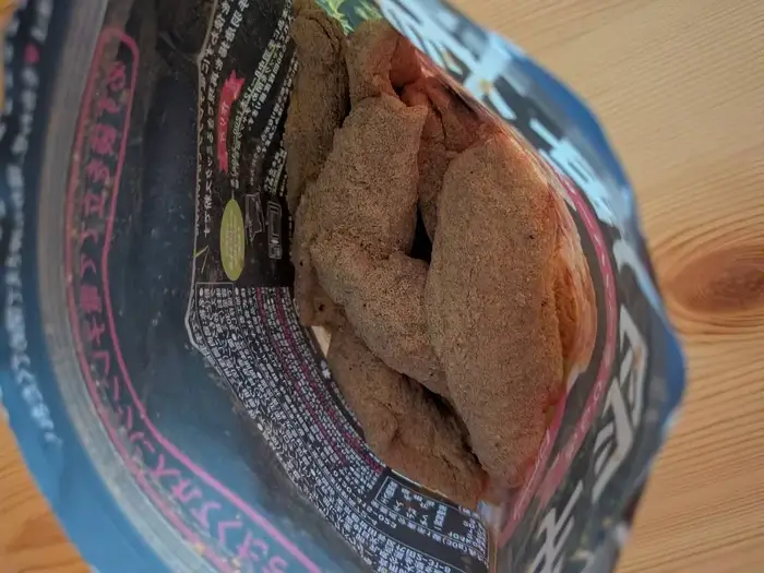 粉がまんべんなくまぶされた手羽中