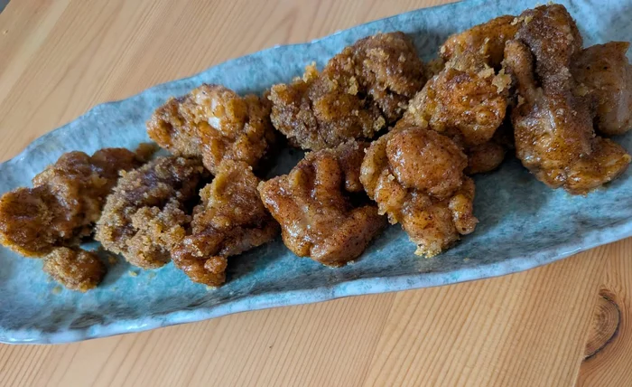 もも肉で作った唐揚げの盛り付け