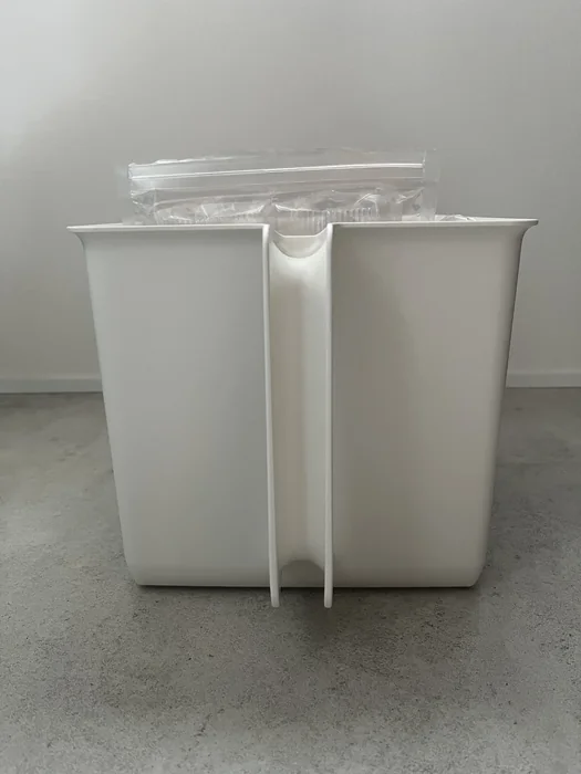 正面から見た不透明な外観