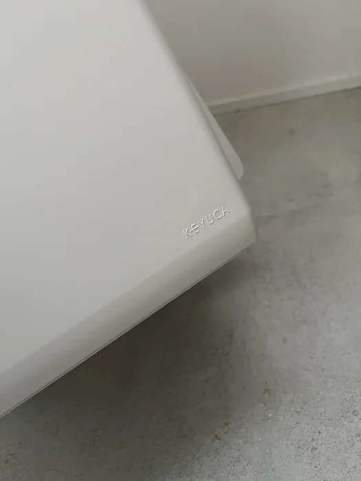 側面下のKEYUCAロゴ刻印