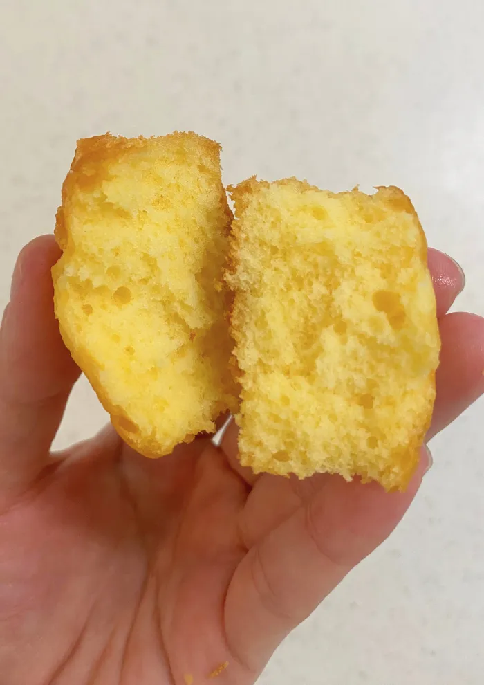 半分に割ったプチケーキの断面
