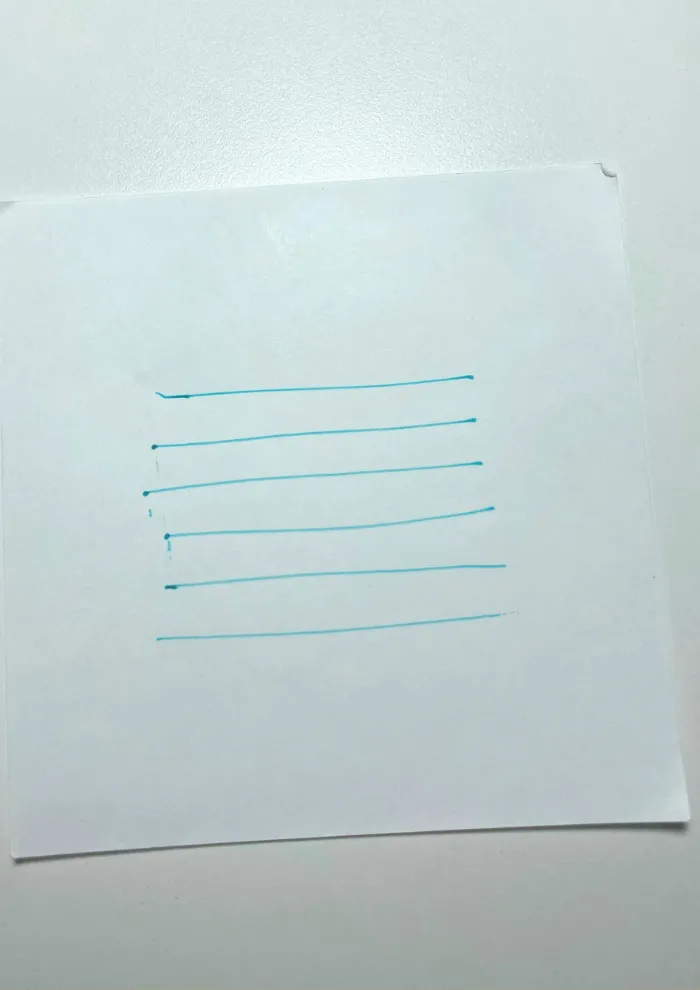 画像 あさぎ色のインクで直線を引いた様子