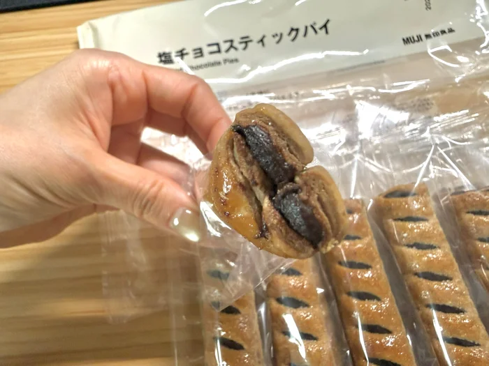 画像 手で割った塩チョコスティックパイの断面
