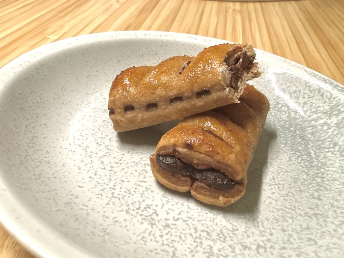 画像 お皿に置いた2切れの断面と全体