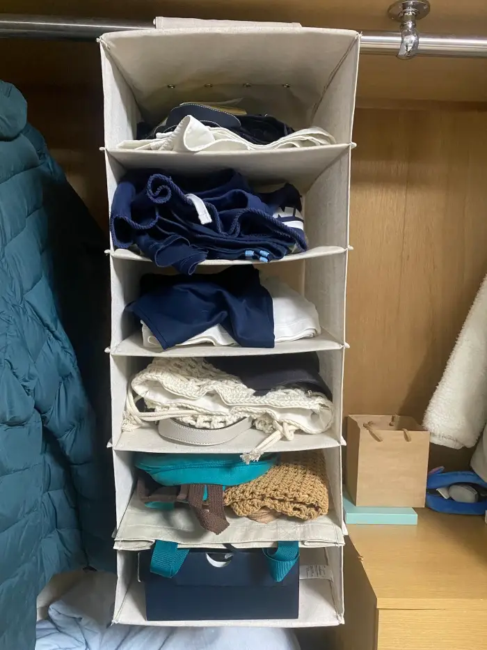 画像 クローゼットに設置したポリエステル麻シャツホルダー