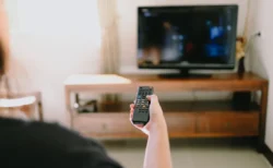 NHK正午ニュースで映像が2度乱れるハプニング　黒点が無数に出現した経緯と視聴者の反応