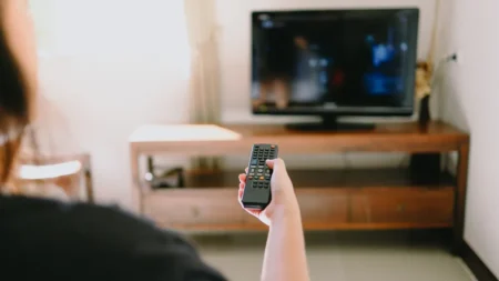 NHK正午ニュースで映像が2度乱れるハプニング　黒点が無数に出現した経緯と視聴者の反応