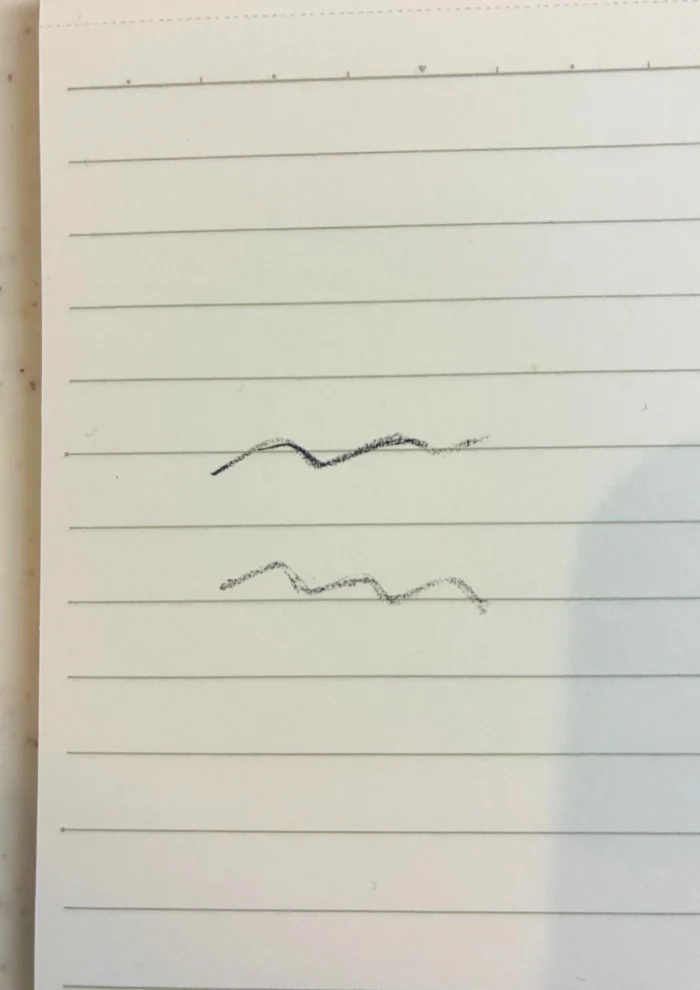 メモ帳に2筆描いた発色の濃淡テスト