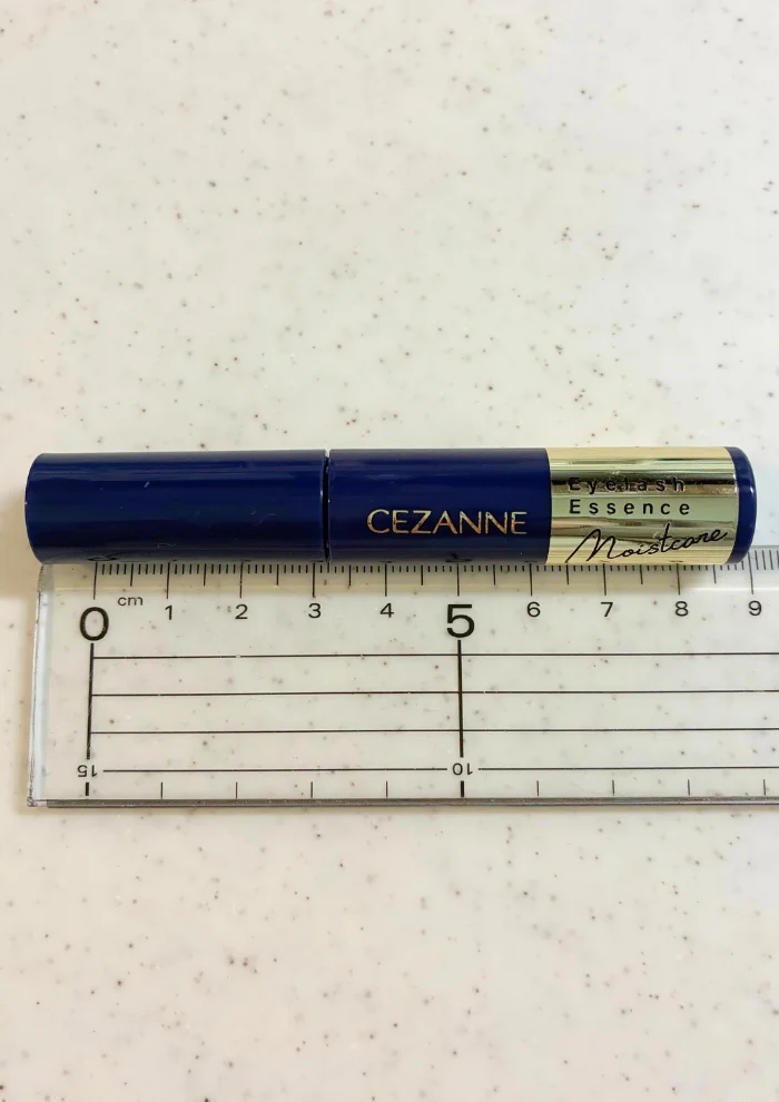 セザンヌ まつげ美容液リッチプラス 定規でサイズ比較