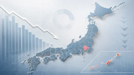 下降する棒グラフと矢印を背景に関東地方が赤くハイライトされた日本地図の経済低迷イメージ