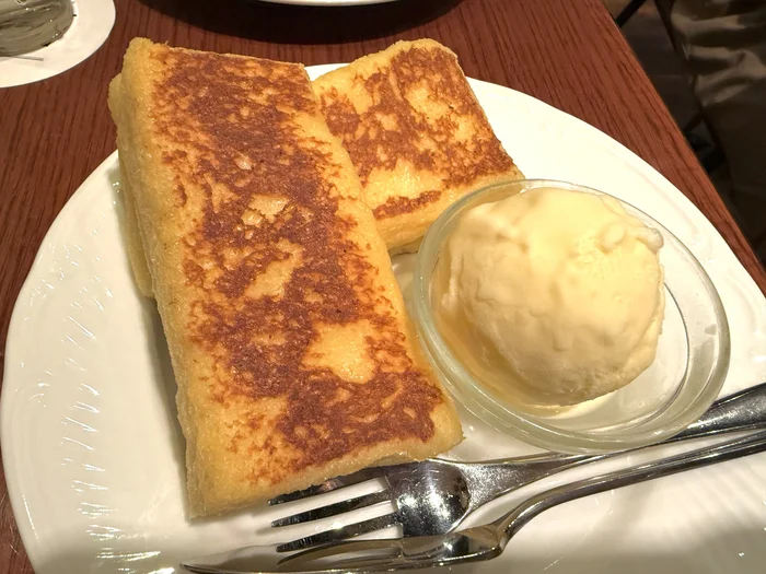 バニラアイス添えフレンチトーストの全体