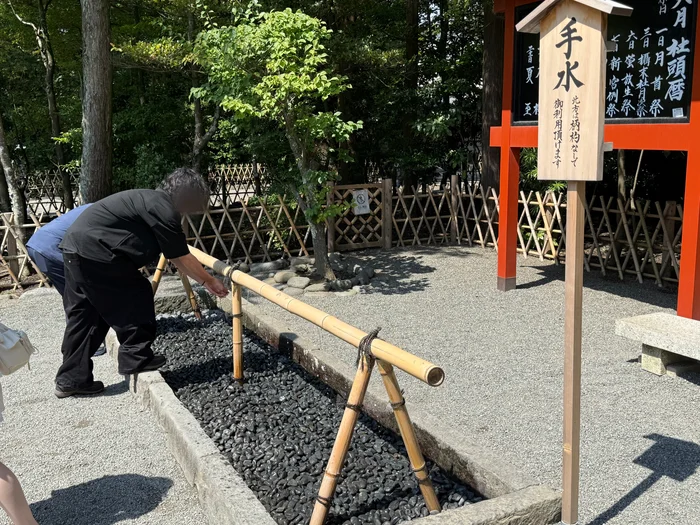 身を清めるための簡素な手水