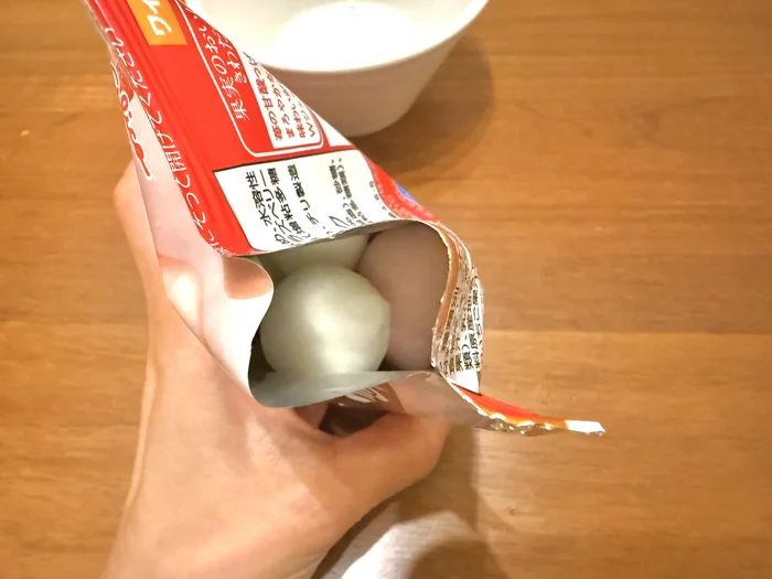 袋の口を開けて中の実が見えている状態