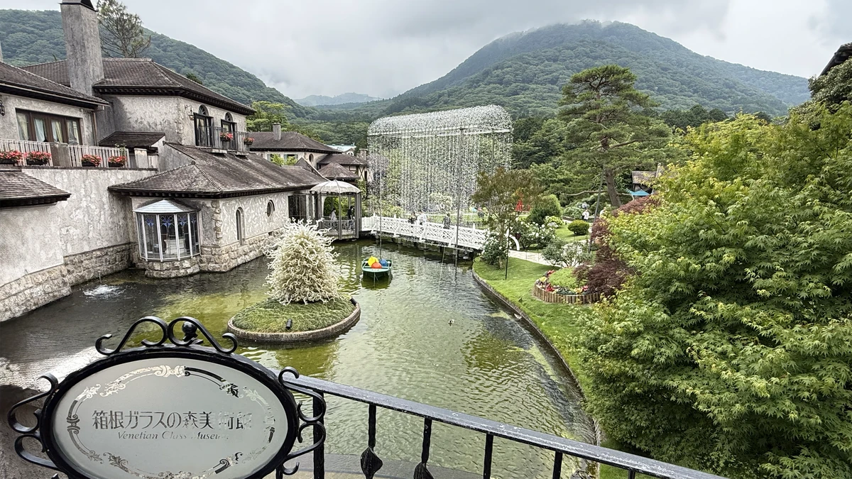 曇りの日でも楽しめる？箱根・仙石原『箱根ガラスの森美術館』で約16万粒の光の回廊とガラスの花を体験レポ