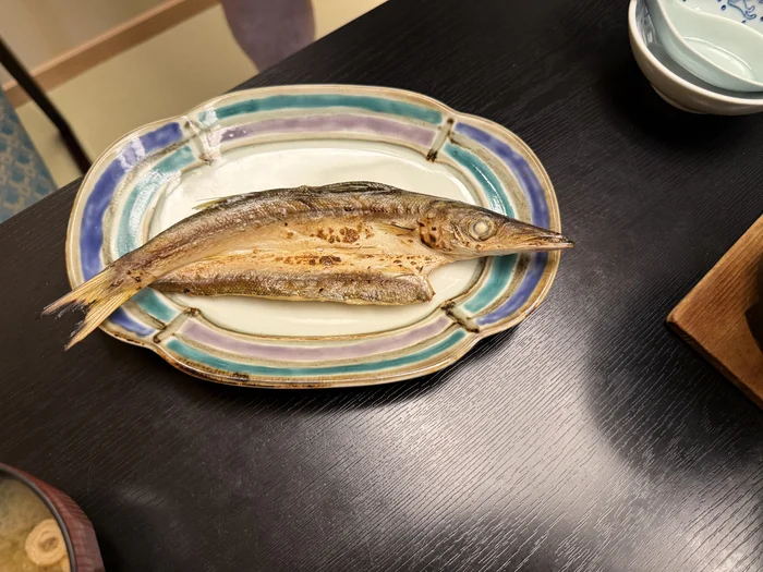 画像 皿にのせられたカマスの焼き魚